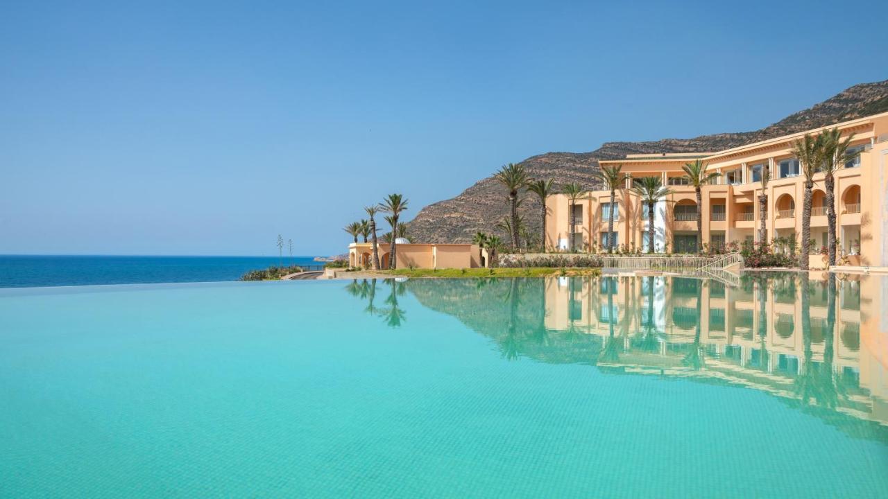 Royal Tulip Korbous Bay Thalasso & Springs (Adults Only) Qorbu Exterior photo The resort's infinity pool