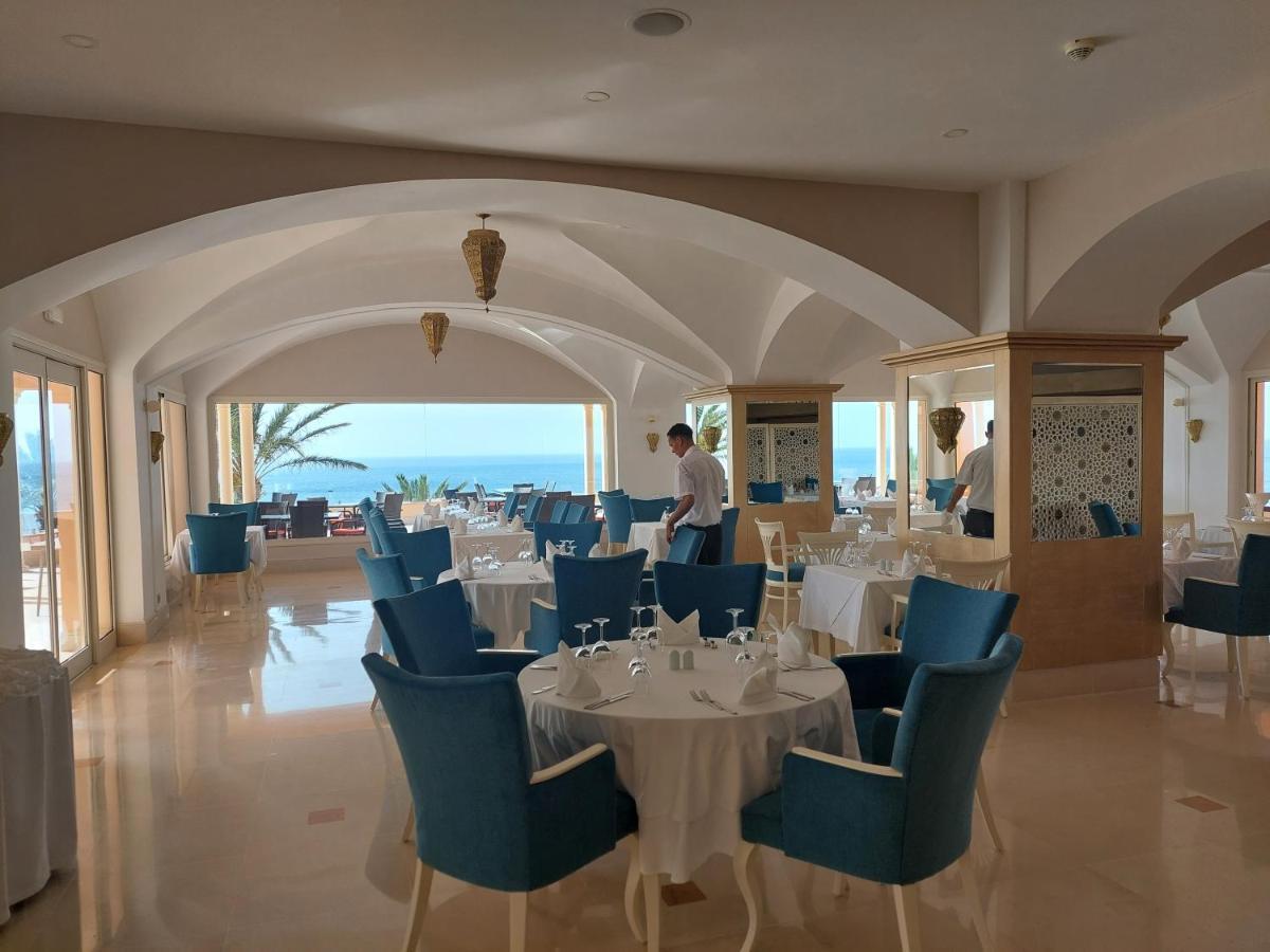 Royal Tulip Korbous Bay Thalasso & Springs (Adults Only) Qorbu Exterior photo The restaurant at the hotel