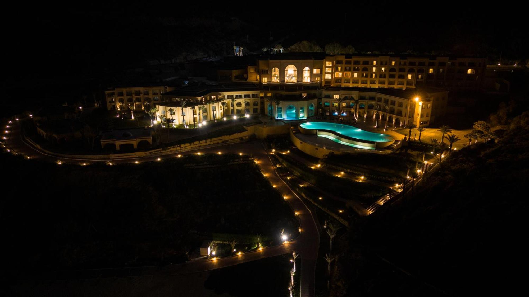 Royal Tulip Korbous Bay Thalasso & Springs (Adults Only) Qorbu Exterior photo The resort at night